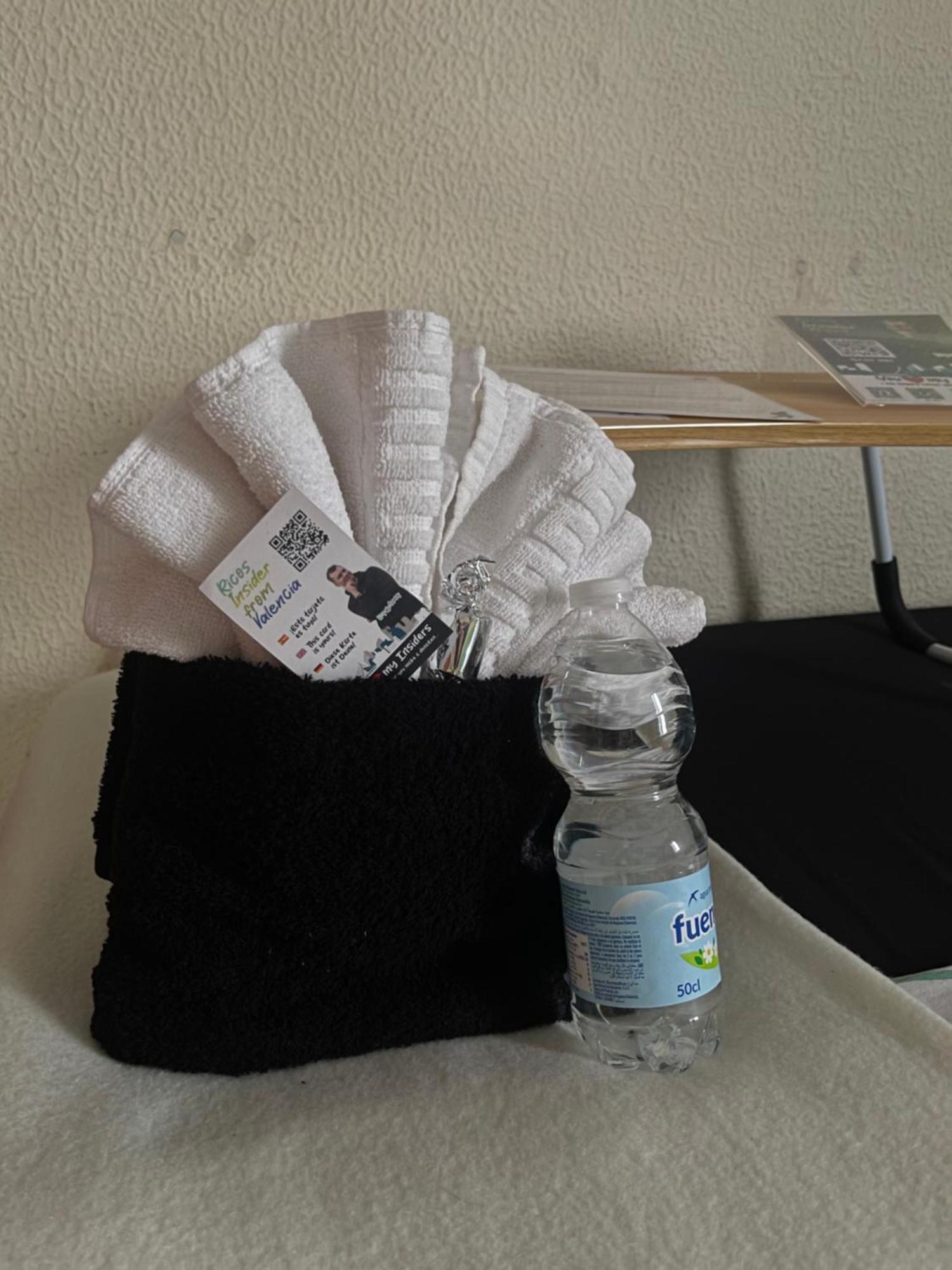 Grosses Modernes Zimmer "Silber" Fuer 2 Personen Und Katzenliebhaber Valencia Exterior foto